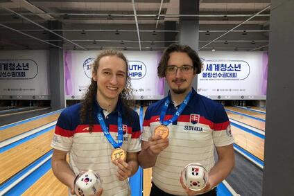 Juniorskí reprezentanti v bowlingu Šimon (19) a Martin (19) 