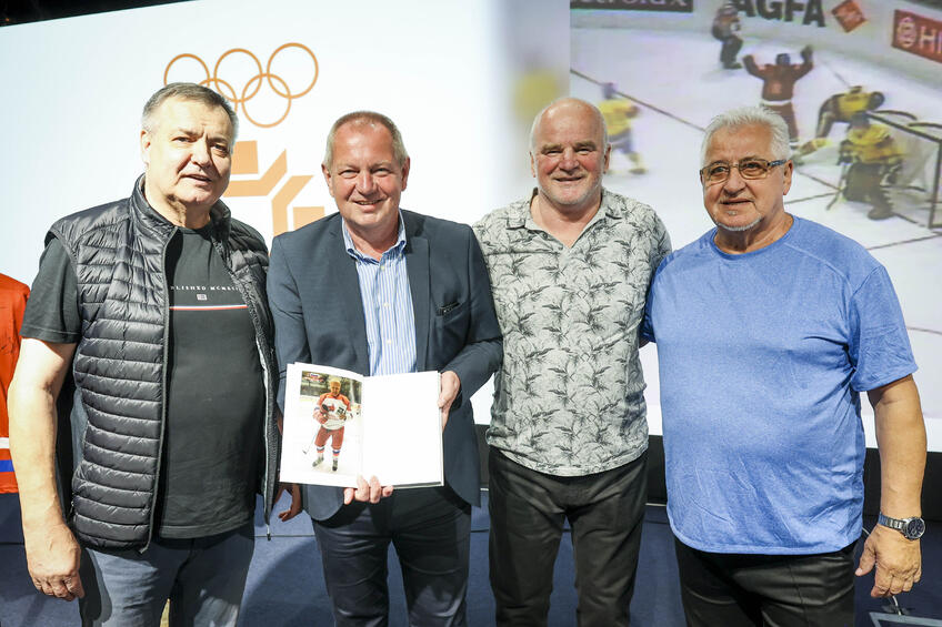 Lukáč, Rusnák a Liba prekvapili návštevníkov Slovenského olympijského a športového múzea: Naživo komentovali hokejový zápas! 