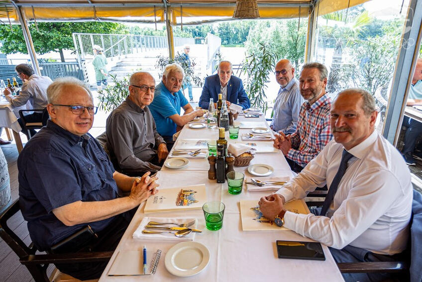 Vedúci predstavitelia SOŠV aj štátny tajomník pre šport zablahoželali Milošovi Mečířovi k jubileu