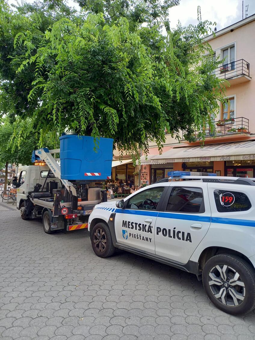 Čitateľka Nového Času Nedeľa sa podelila o milú skúsenosť s mestskou políciou: V Piešťanoch naozaj pomáhajú a chránia! 